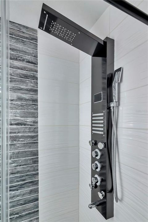 For Sale: $1,595,000 (3 beds, 3 baths, 1733 Square Feet)