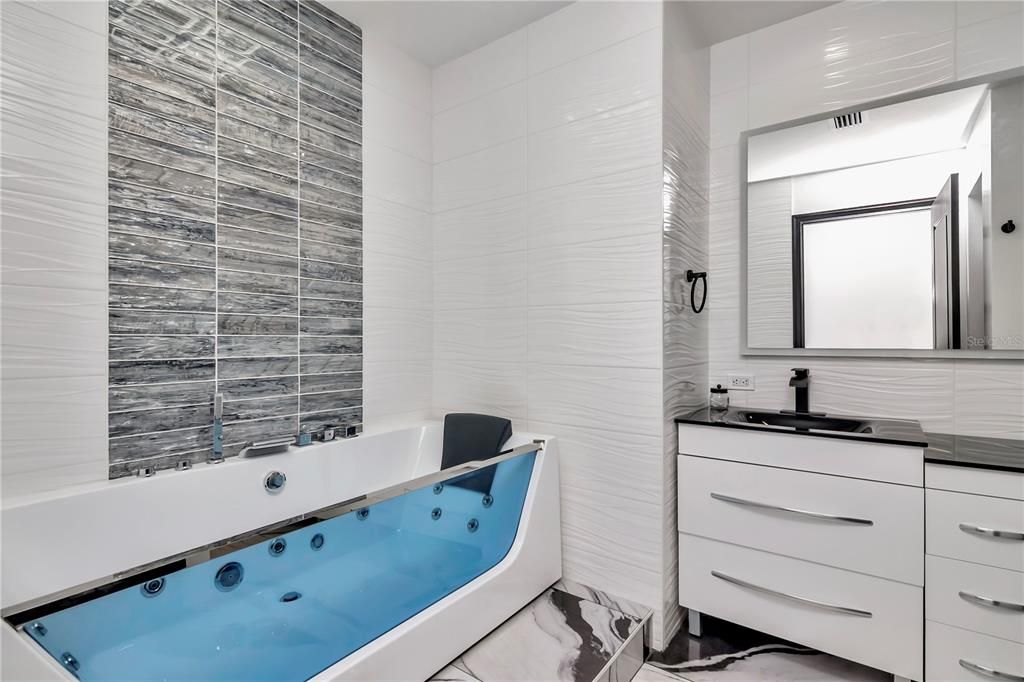 For Sale: $1,595,000 (3 beds, 3 baths, 1733 Square Feet)