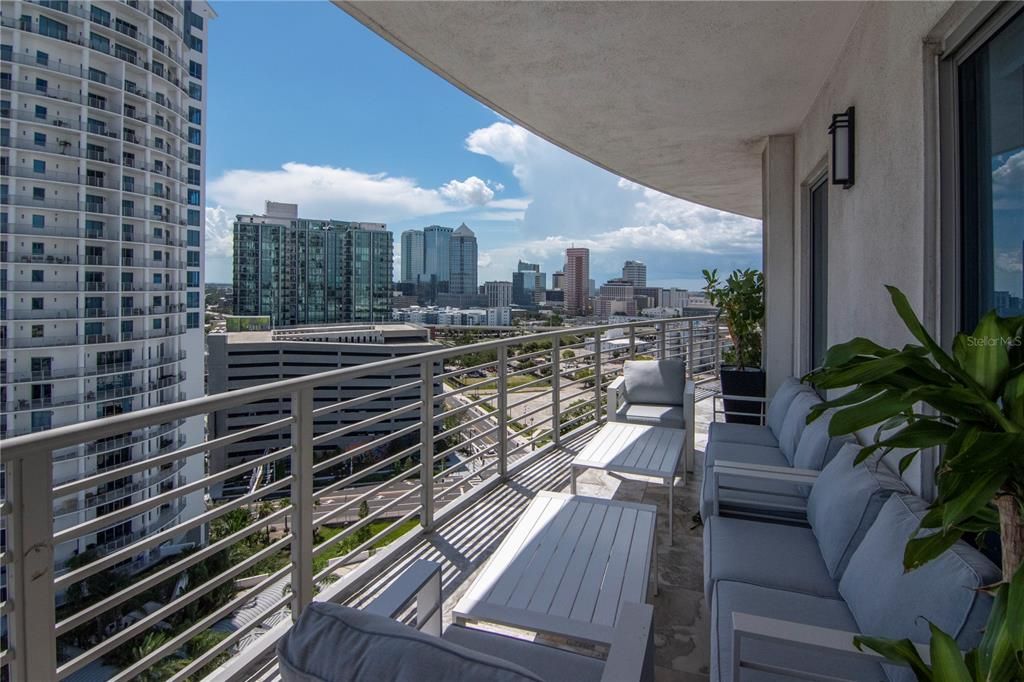 For Sale: $1,595,000 (3 beds, 3 baths, 1733 Square Feet)