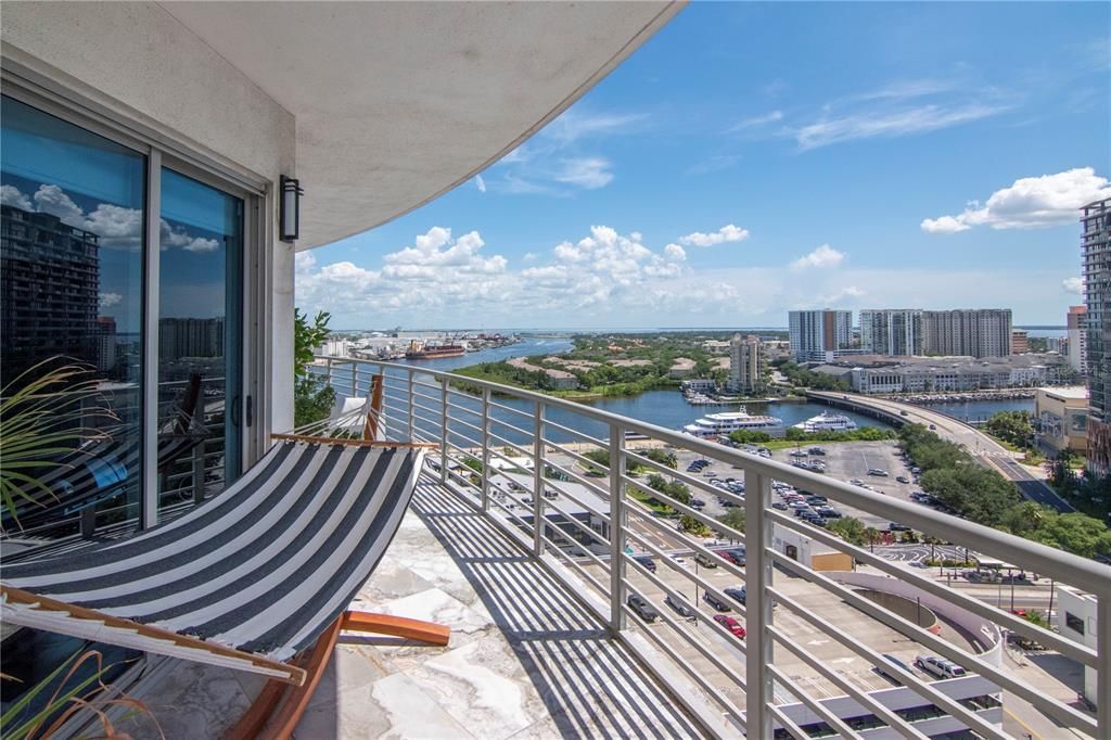 For Sale: $1,595,000 (3 beds, 3 baths, 1733 Square Feet)