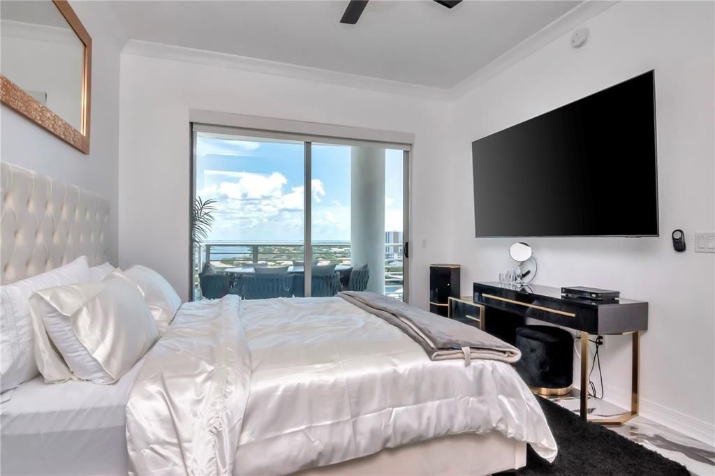 For Sale: $1,595,000 (3 beds, 3 baths, 1733 Square Feet)