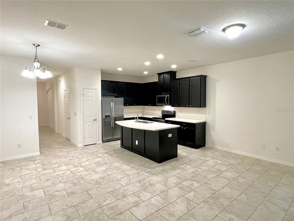 For Rent: $2,350 (3 beds, 2 baths, 1472 Square Feet)