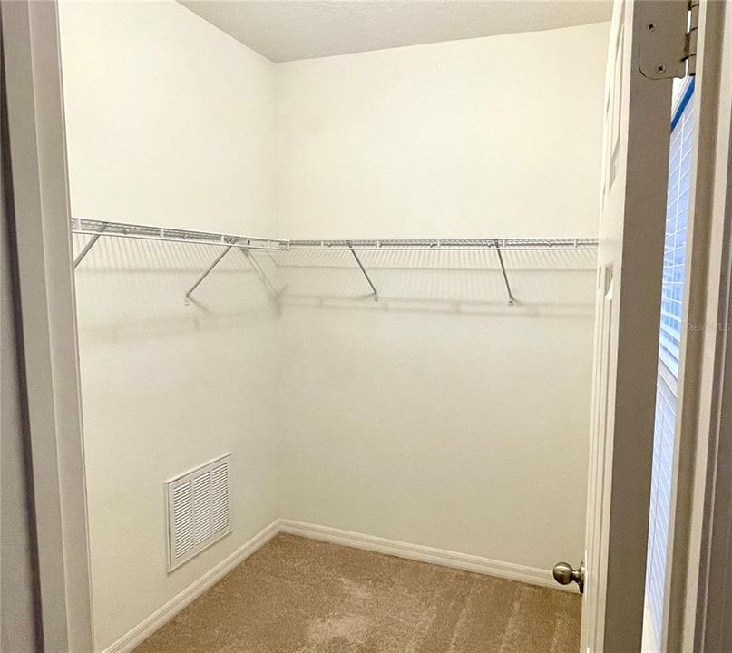 For Rent: $2,350 (3 beds, 2 baths, 1472 Square Feet)