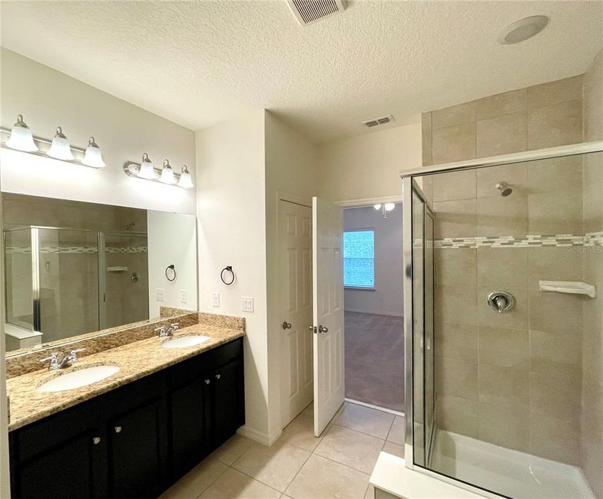 For Rent: $2,350 (3 beds, 2 baths, 1472 Square Feet)