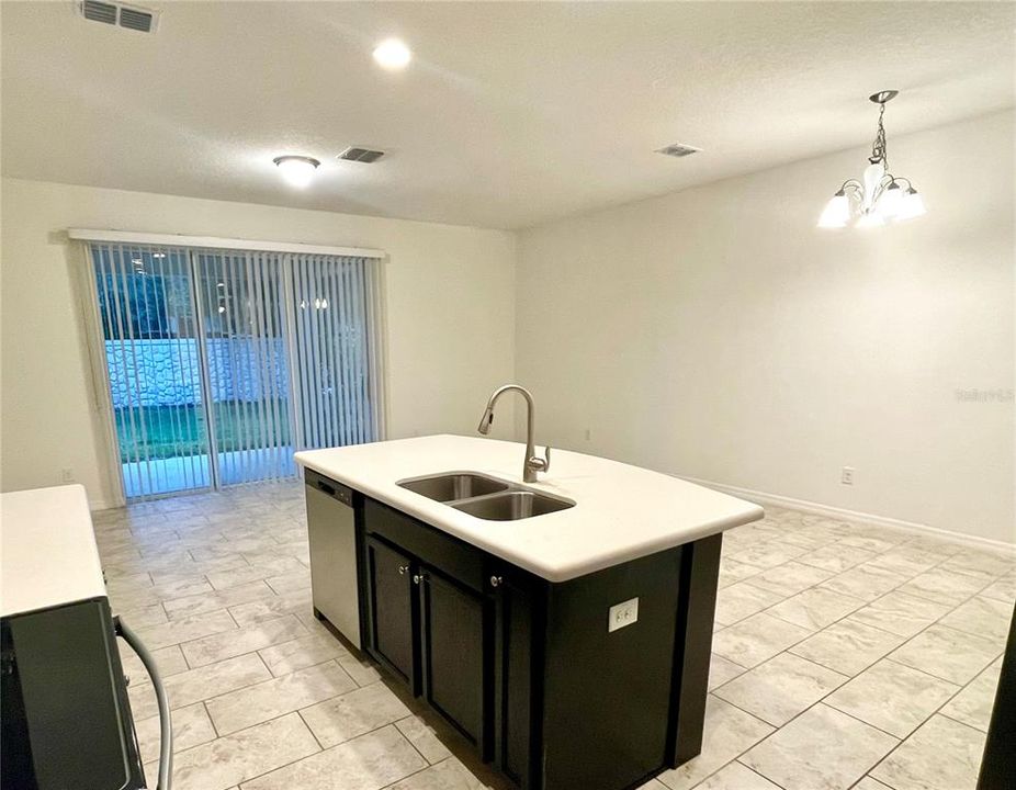 For Rent: $2,350 (3 beds, 2 baths, 1472 Square Feet)