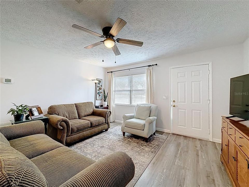 For Sale: $309,900 (3 beds, 2 baths, 1092 Square Feet)
