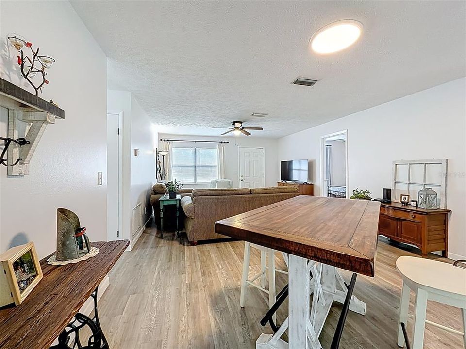 For Sale: $309,900 (3 beds, 2 baths, 1092 Square Feet)