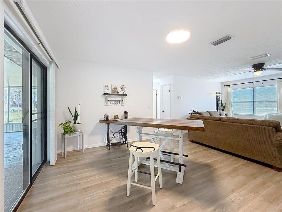 For Sale: $309,900 (3 beds, 2 baths, 1092 Square Feet)