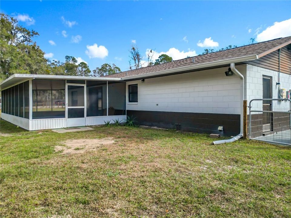 For Sale: $309,900 (3 beds, 2 baths, 1092 Square Feet)