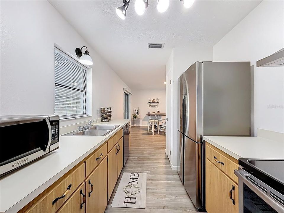For Sale: $309,900 (3 beds, 2 baths, 1092 Square Feet)