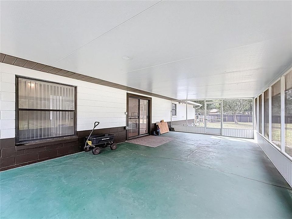 For Sale: $309,900 (3 beds, 2 baths, 1092 Square Feet)