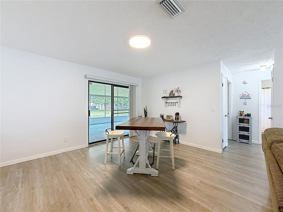 For Sale: $309,900 (3 beds, 2 baths, 1092 Square Feet)