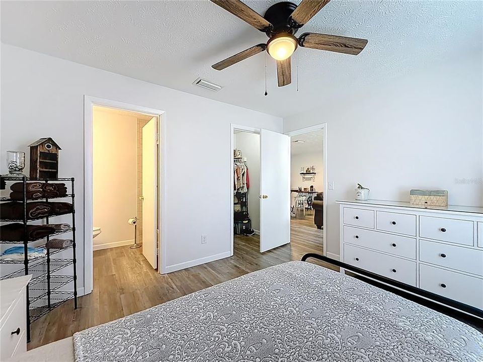 For Sale: $309,900 (3 beds, 2 baths, 1092 Square Feet)