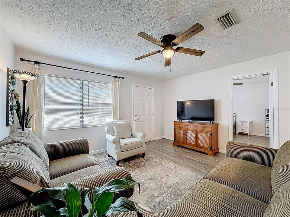 For Sale: $309,900 (3 beds, 2 baths, 1092 Square Feet)