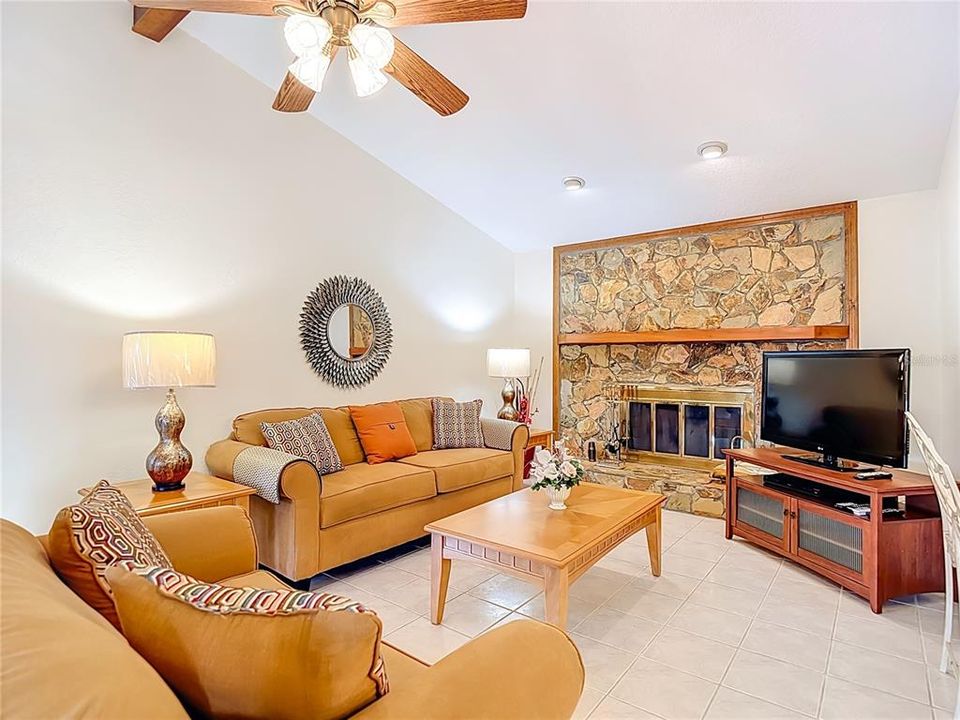 待售: $365,000 (3 贝兹, 2 浴室, 1902 平方英尺)