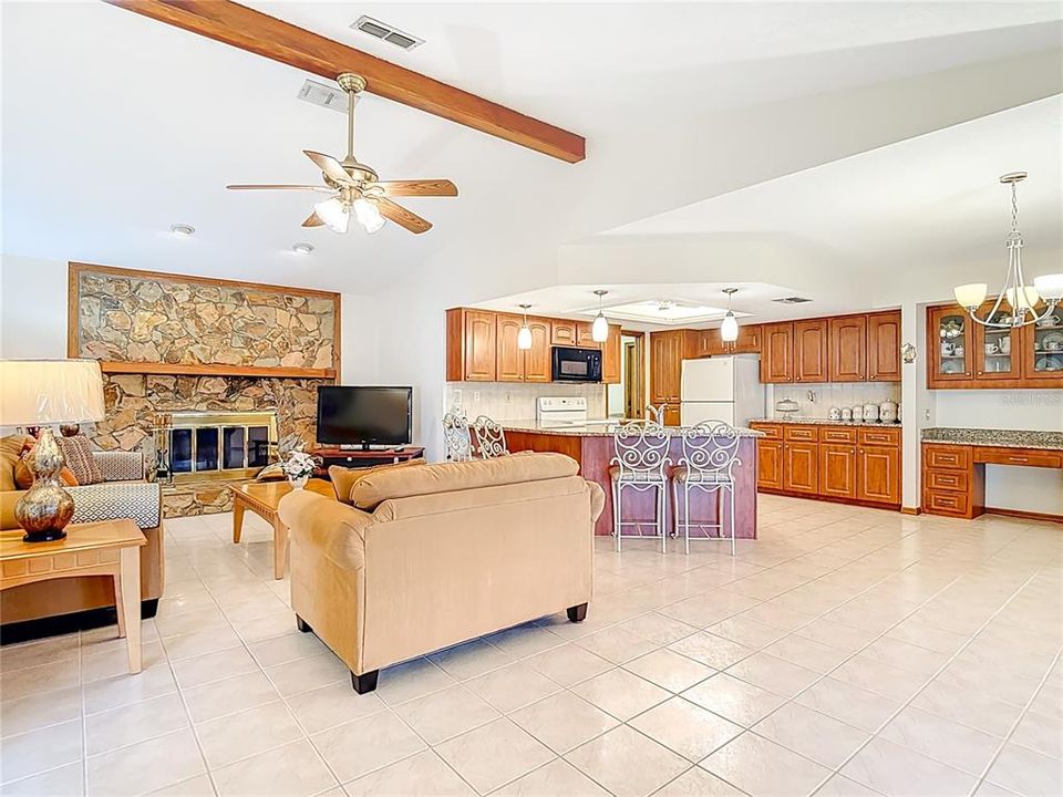 待售: $365,000 (3 贝兹, 2 浴室, 1902 平方英尺)