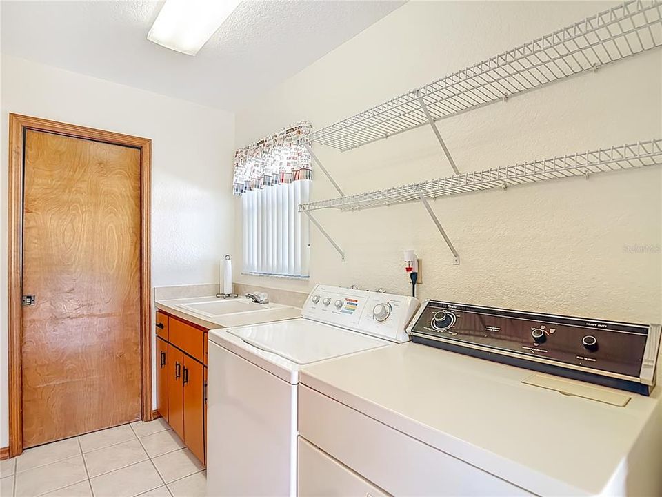 待售: $365,000 (3 贝兹, 2 浴室, 1902 平方英尺)