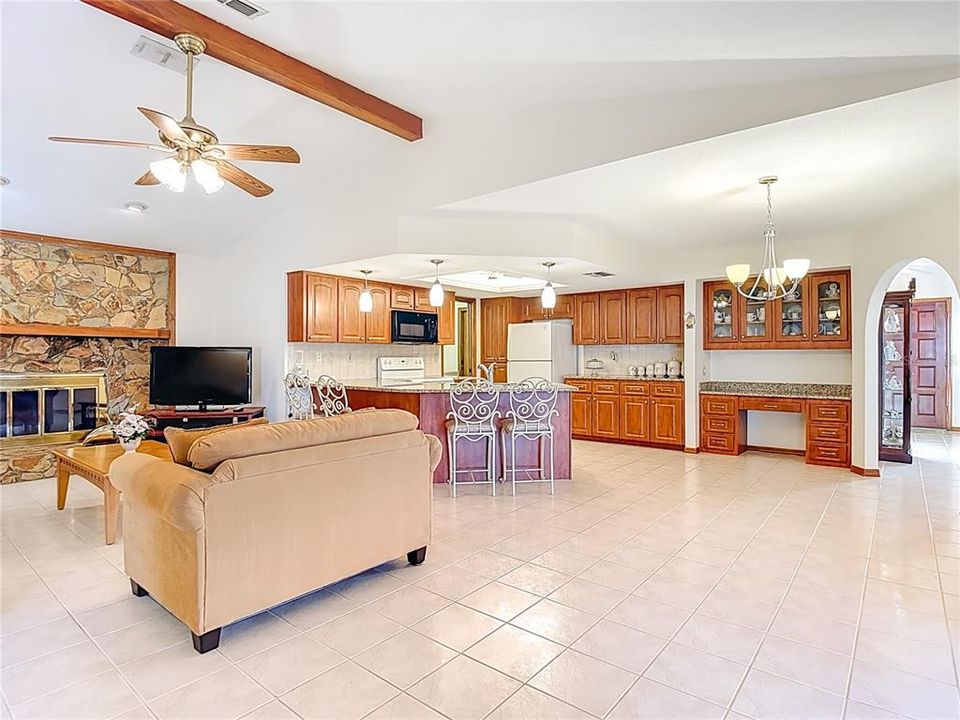 待售: $365,000 (3 贝兹, 2 浴室, 1902 平方英尺)