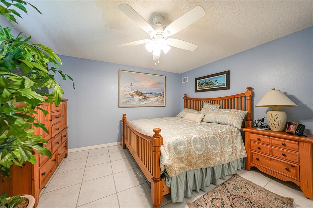 For Sale: $530,000 (2 beds, 2 baths, 1338 Square Feet)