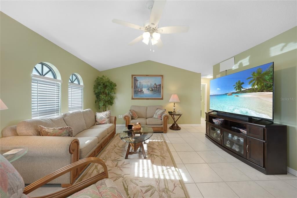 For Sale: $530,000 (2 beds, 2 baths, 1338 Square Feet)