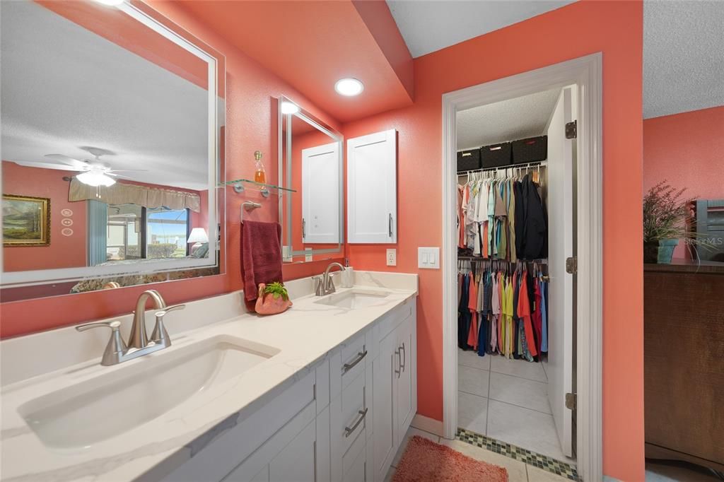 For Sale: $530,000 (2 beds, 2 baths, 1338 Square Feet)