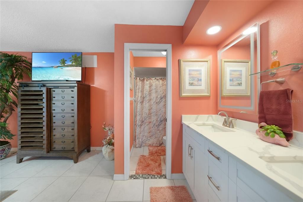 For Sale: $530,000 (2 beds, 2 baths, 1338 Square Feet)