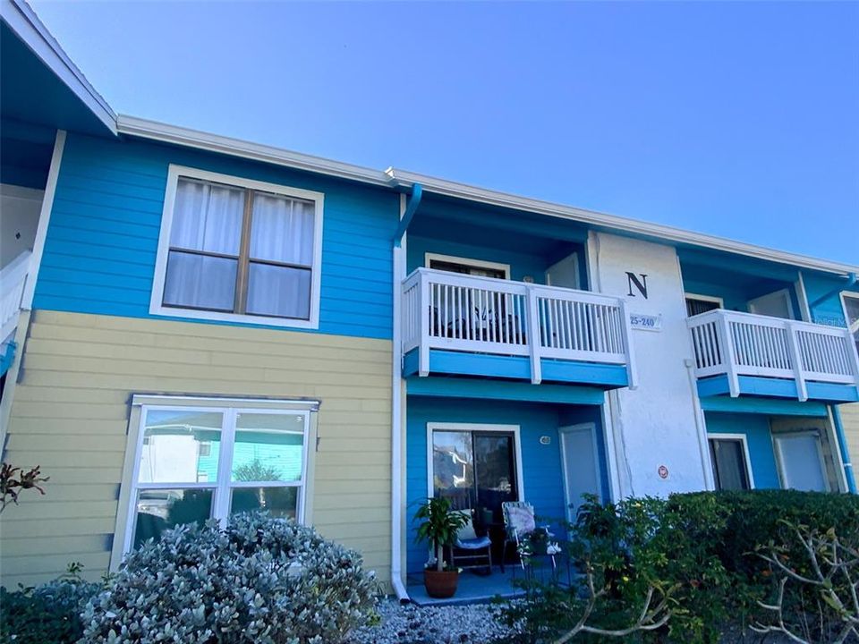 For Sale: $129,900 (1 beds, 1 baths, 563 Square Feet)