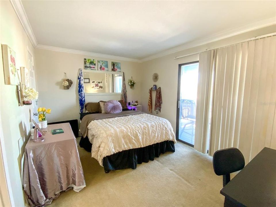 For Sale: $129,900 (1 beds, 1 baths, 563 Square Feet)