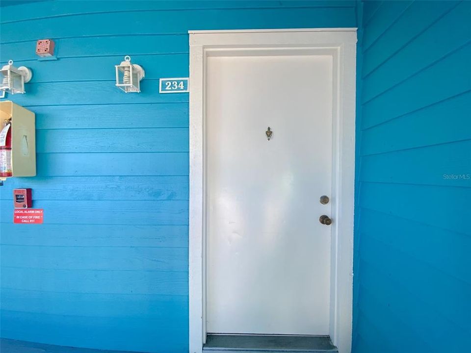 For Sale: $129,900 (1 beds, 1 baths, 563 Square Feet)