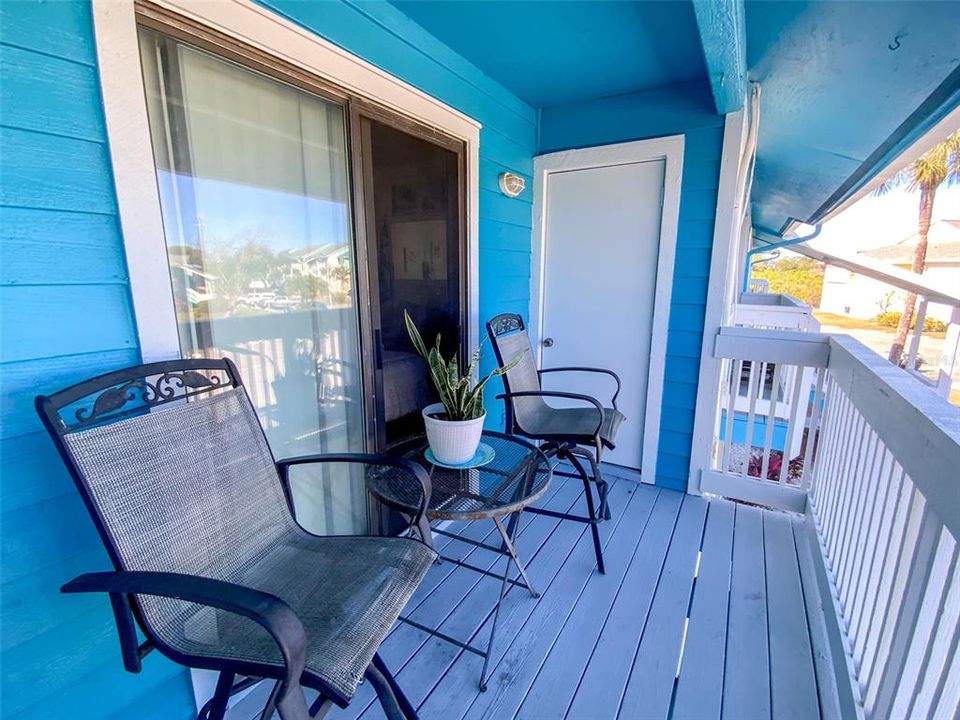 For Sale: $129,900 (1 beds, 1 baths, 563 Square Feet)