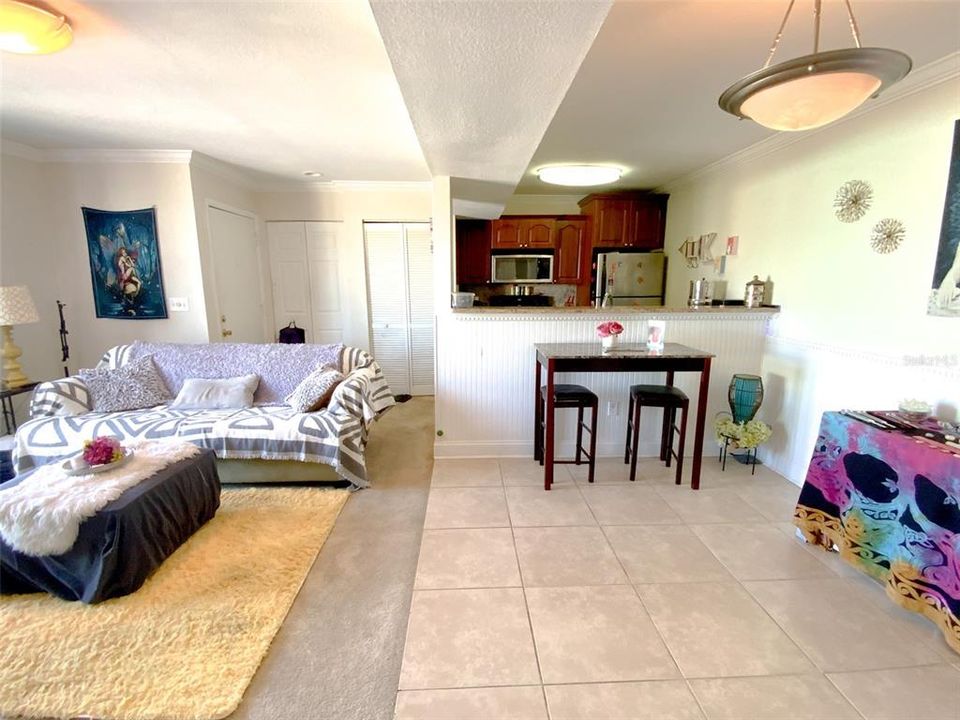 For Sale: $129,900 (1 beds, 1 baths, 563 Square Feet)