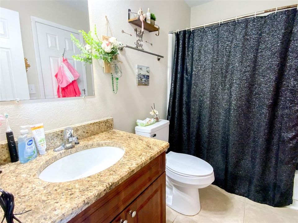 For Sale: $129,900 (1 beds, 1 baths, 563 Square Feet)