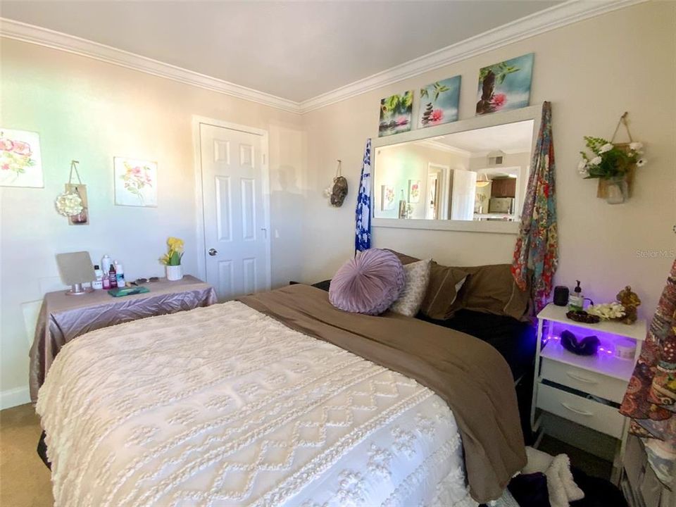 For Sale: $129,900 (1 beds, 1 baths, 563 Square Feet)