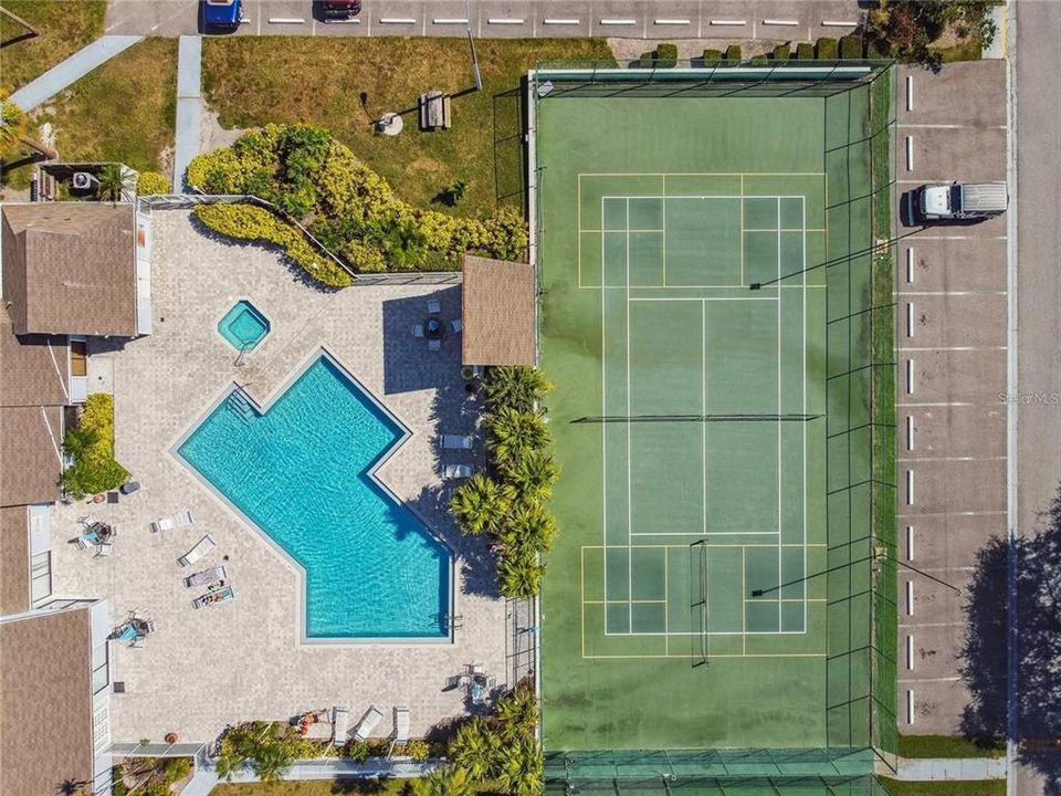 For Sale: $129,900 (1 beds, 1 baths, 563 Square Feet)