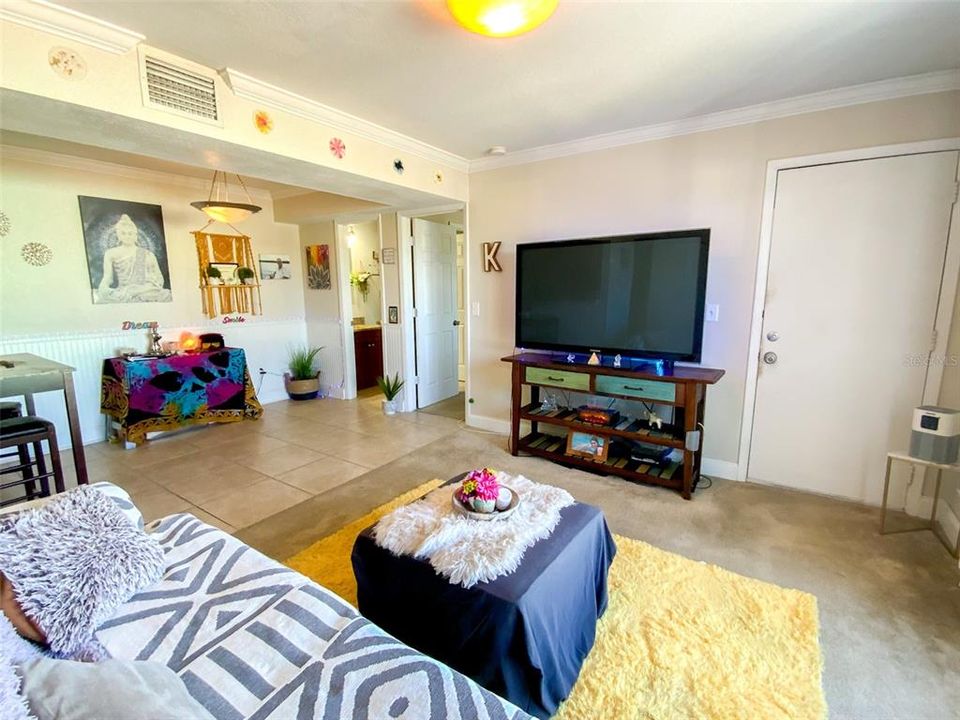 For Sale: $129,900 (1 beds, 1 baths, 563 Square Feet)