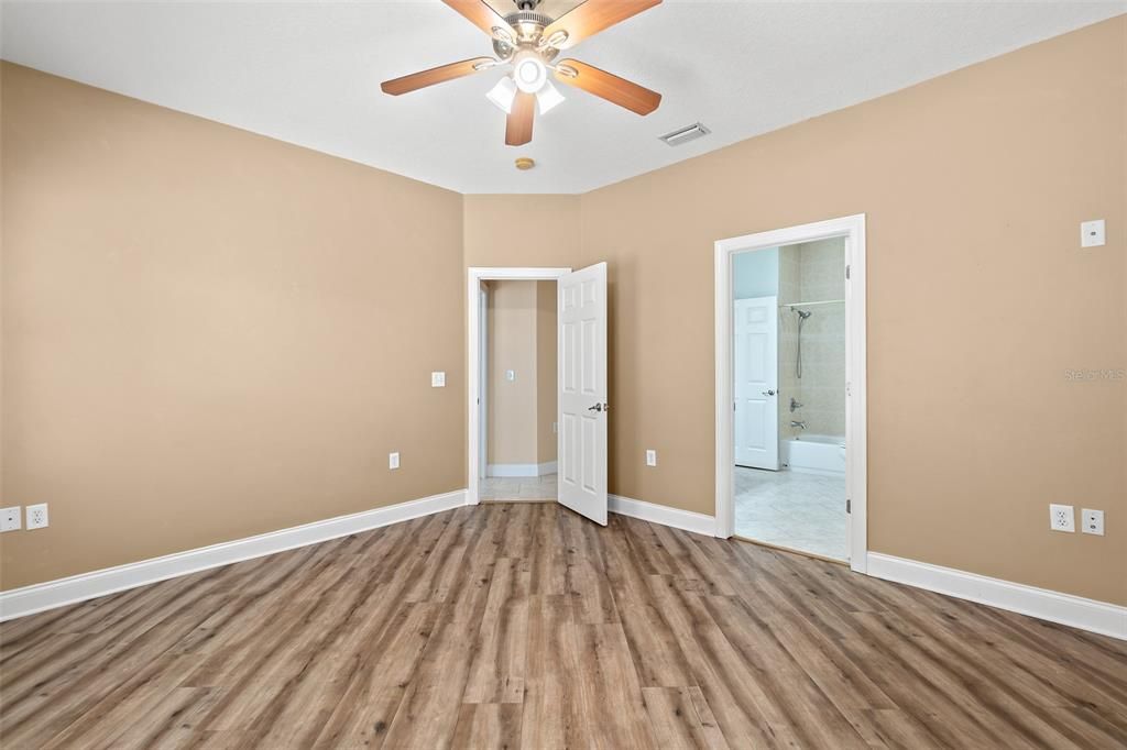 待售: $900,000 (3 贝兹, 3 浴室, 2196 平方英尺)