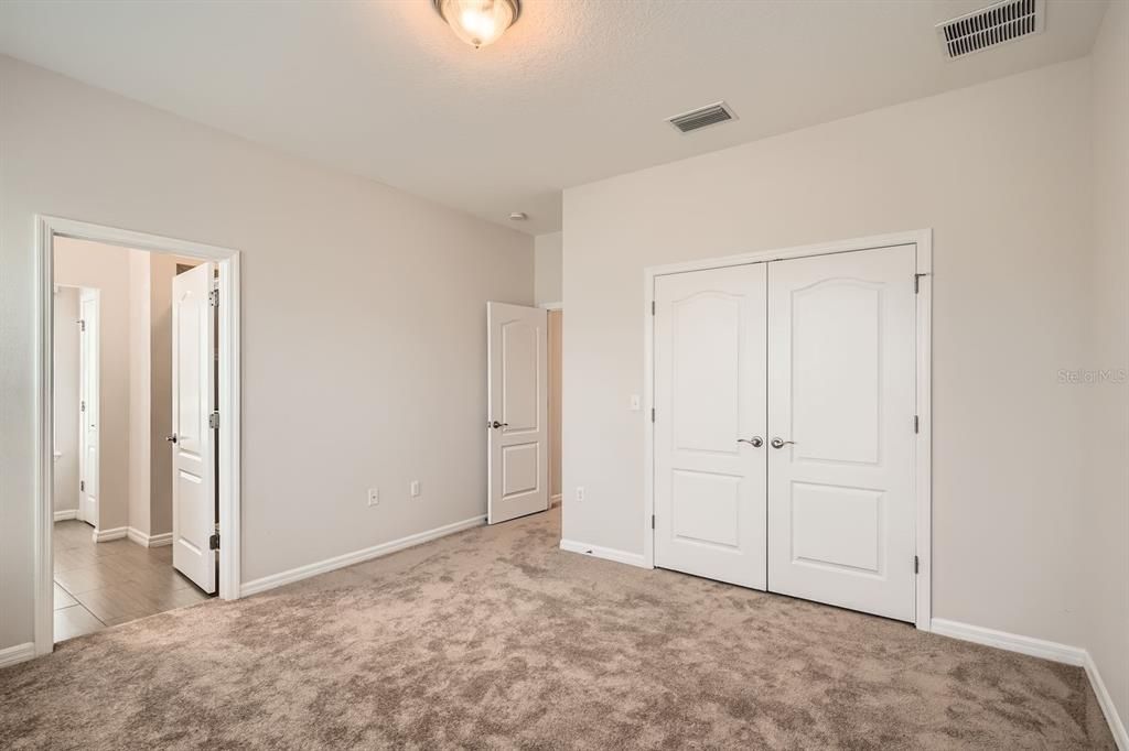 出租: $3,100 (3 贝兹, 2 浴室, 1480 平方英尺)