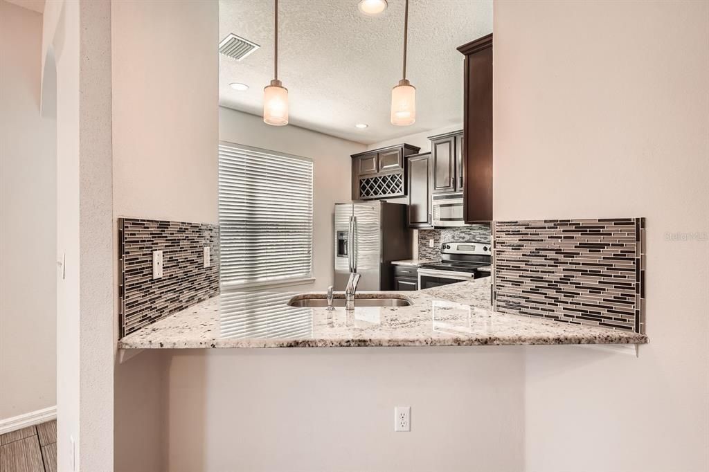 出租: $3,100 (3 贝兹, 2 浴室, 1480 平方英尺)