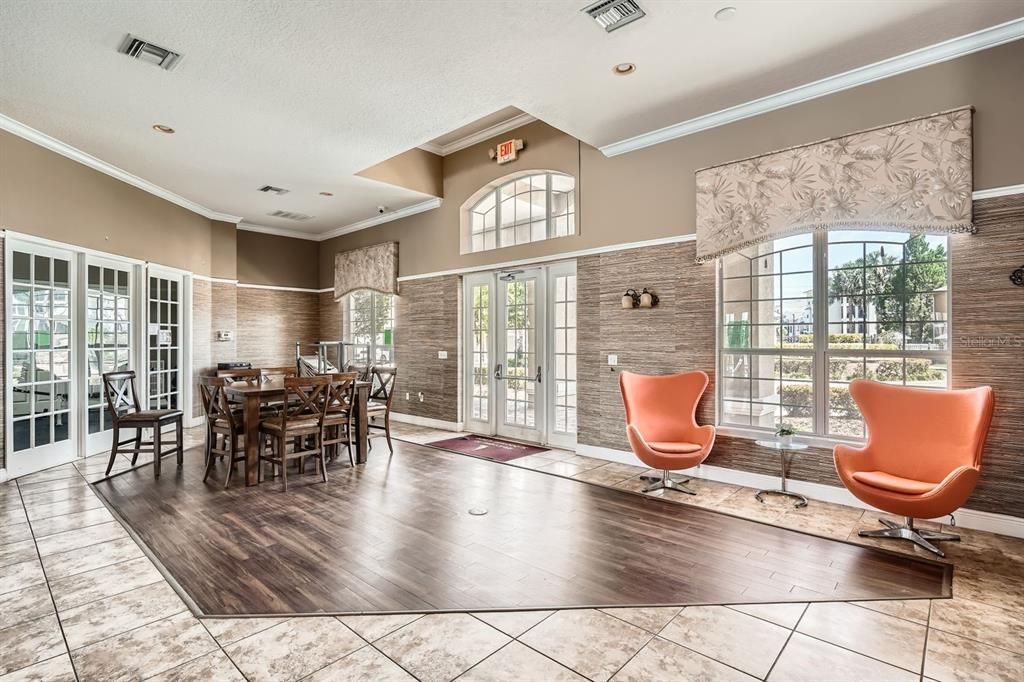 出租: $3,100 (3 贝兹, 2 浴室, 1480 平方英尺)