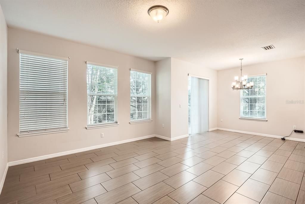 出租: $3,100 (3 贝兹, 2 浴室, 1480 平方英尺)