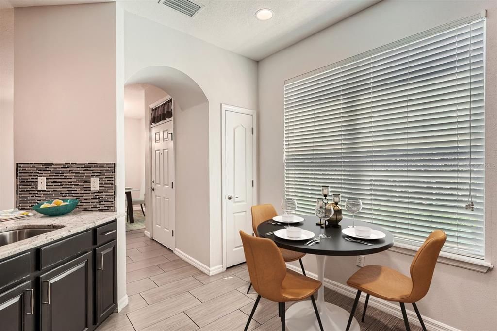 出租: $3,100 (3 贝兹, 2 浴室, 1480 平方英尺)