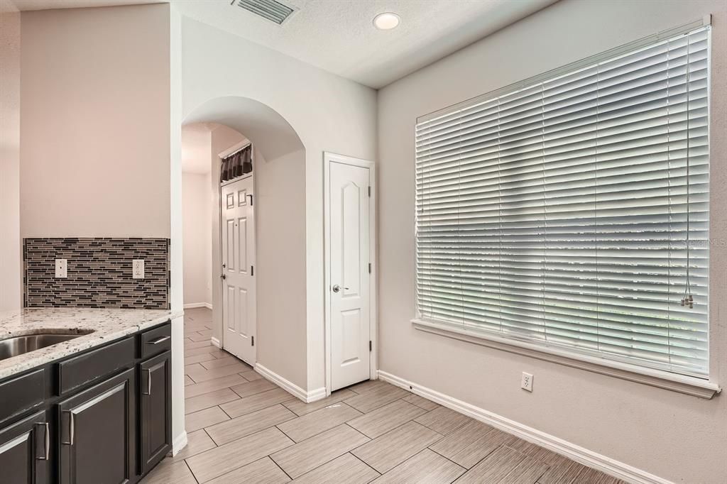 出租: $3,100 (3 贝兹, 2 浴室, 1480 平方英尺)