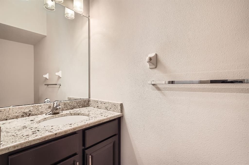 出租: $3,100 (3 贝兹, 2 浴室, 1480 平方英尺)