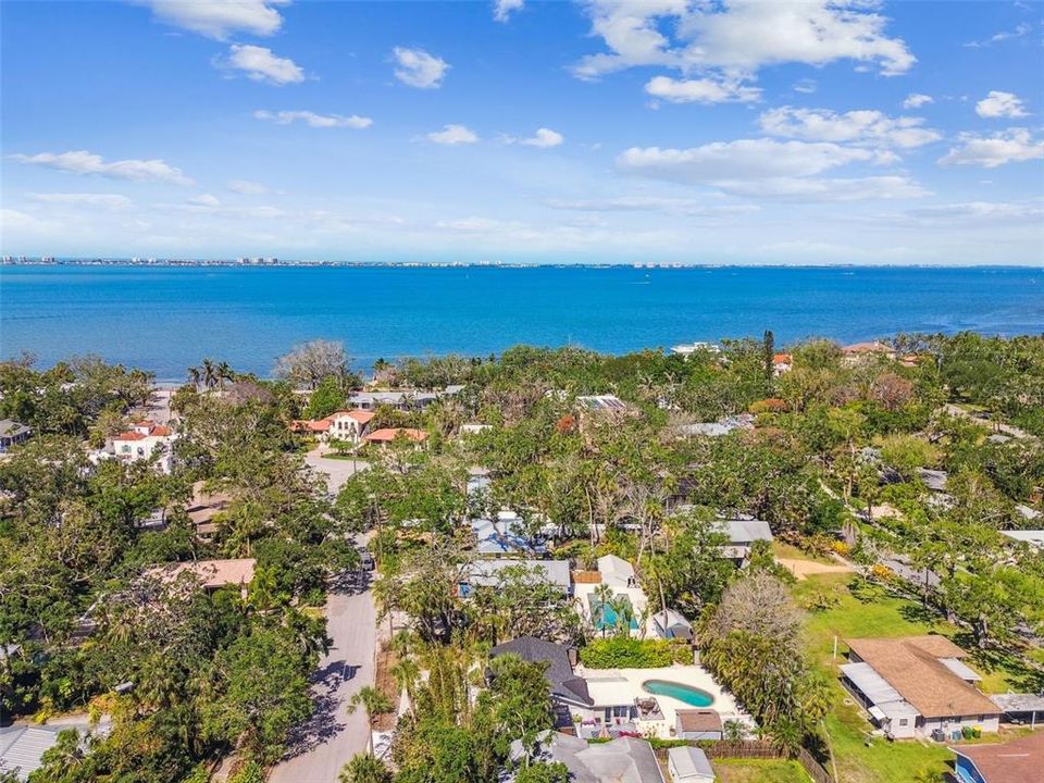 For Sale: $679,000 (2 beds, 1 baths, 1082 Square Feet)