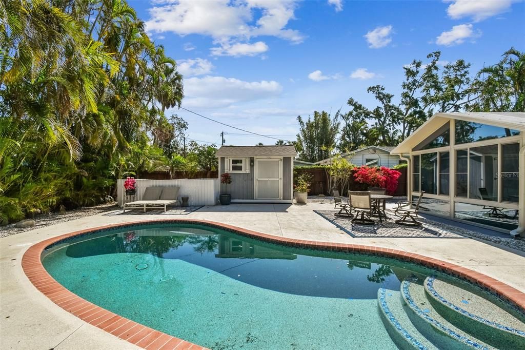 For Sale: $679,000 (2 beds, 1 baths, 1082 Square Feet)