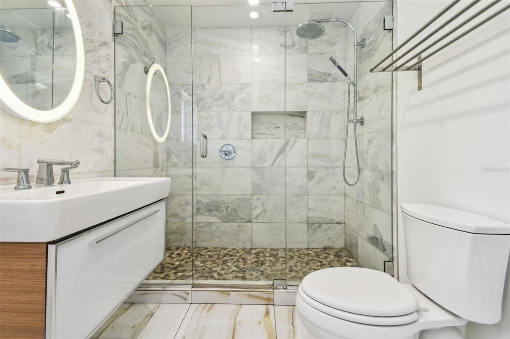 For Sale: $679,000 (2 beds, 1 baths, 1082 Square Feet)