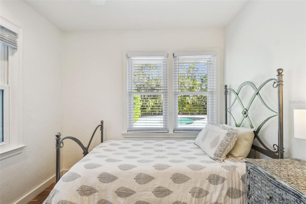 For Sale: $679,000 (2 beds, 1 baths, 1082 Square Feet)