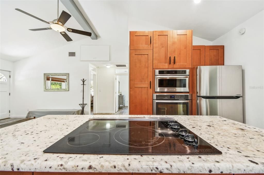 For Sale: $679,000 (2 beds, 1 baths, 1082 Square Feet)