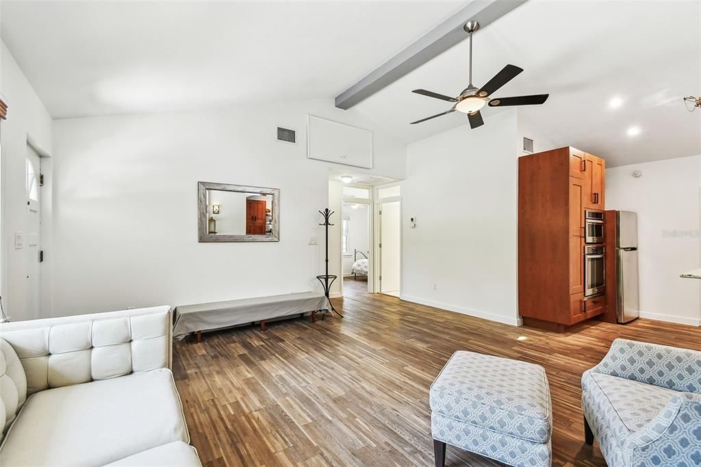 For Sale: $679,000 (2 beds, 1 baths, 1082 Square Feet)