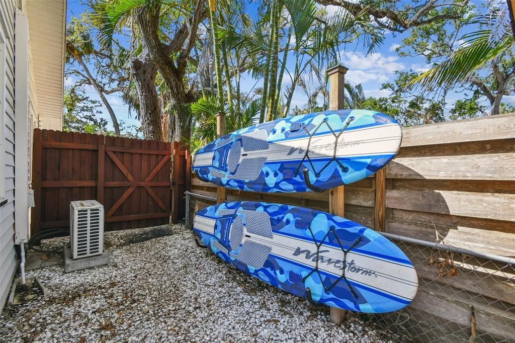 For Sale: $679,000 (2 beds, 1 baths, 1082 Square Feet)